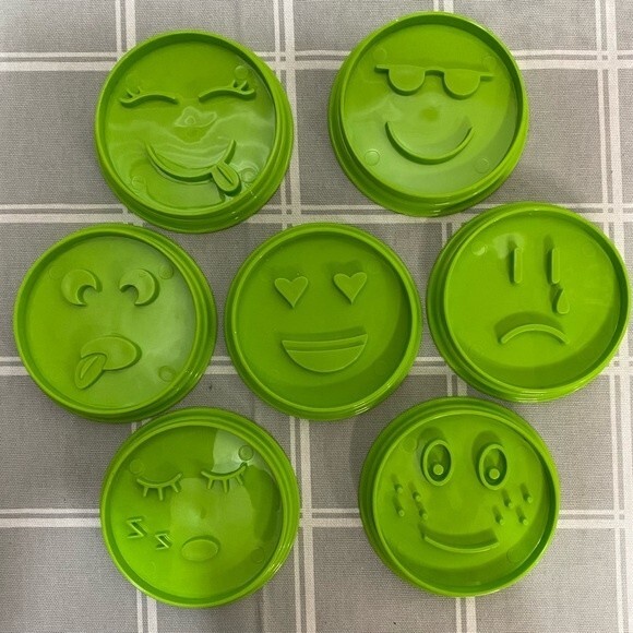 Pampered Chef Emoji Cookie Cutters 7) Pieces Designed By Kids For Kids Baking - Picture 1 of 4